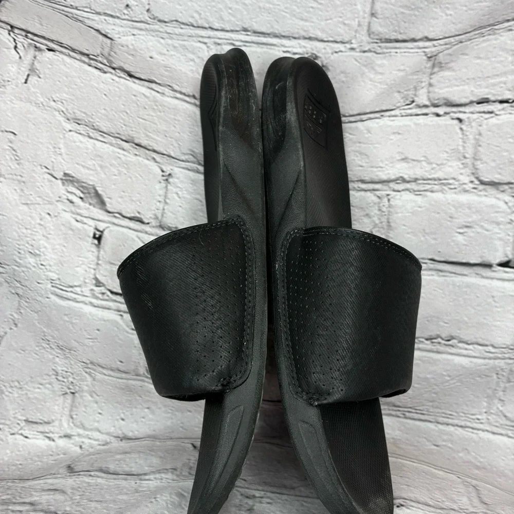 Reef Men’s Black Slide Summer Poolside Vacation Sandals White Logo Size 11 AS IS